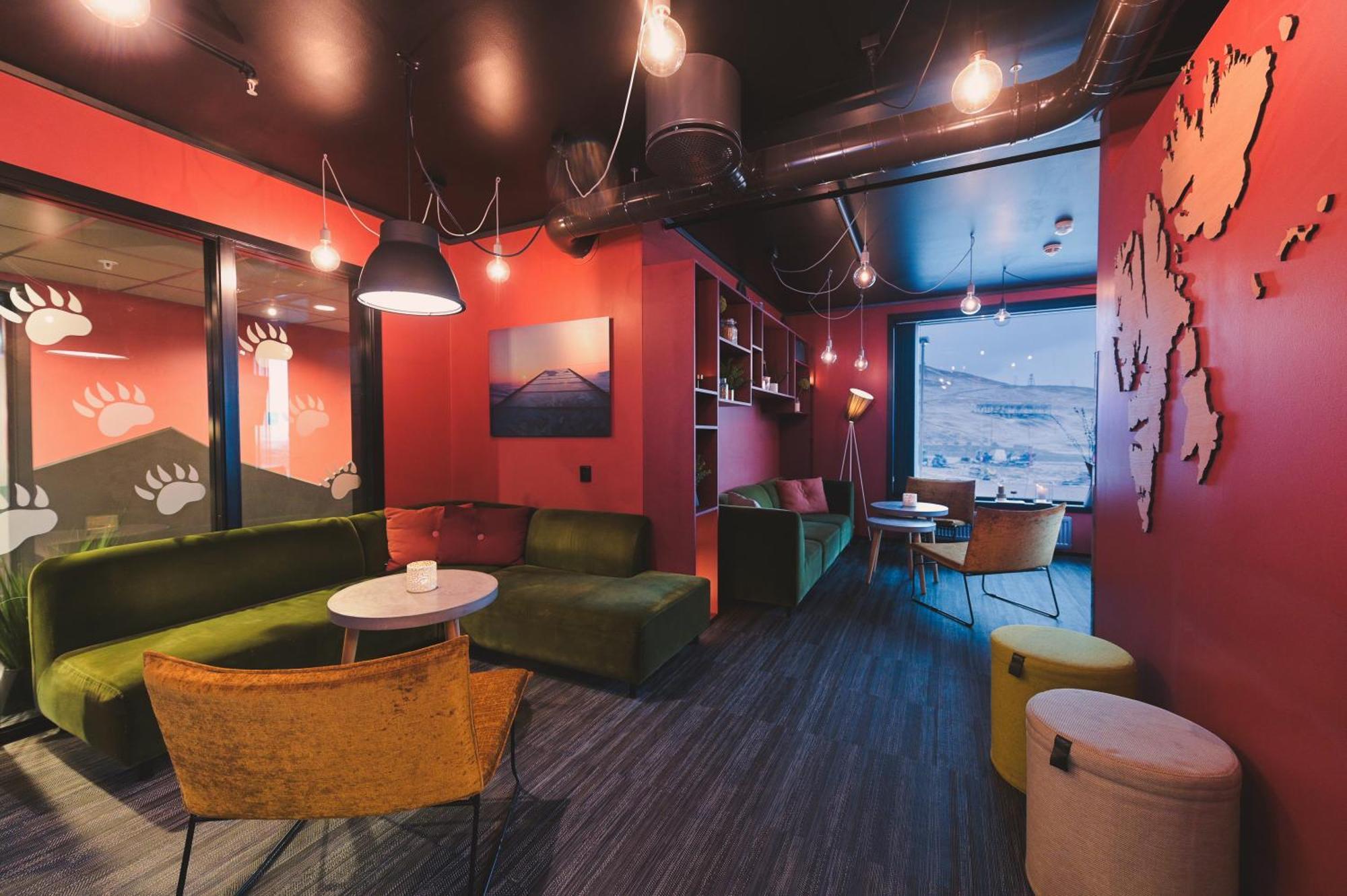 Svalbard Hotell | The Vault Longyearbyen Exterior foto